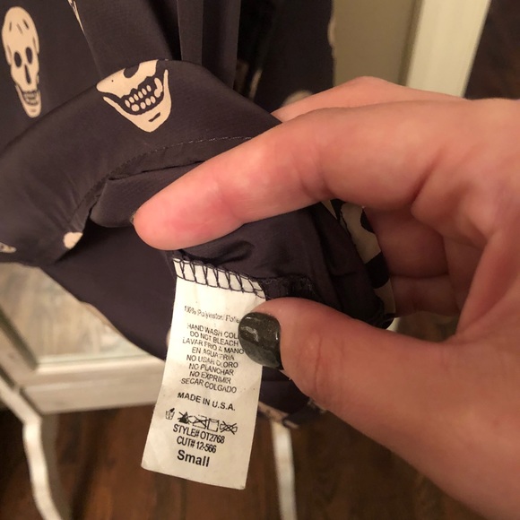 Grey Skull Print Hi-Lo Top with Metal Detail - Picture 3 of 4